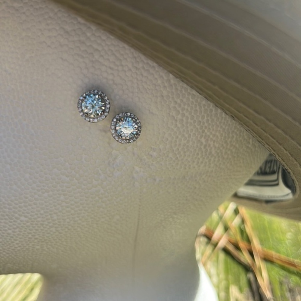 S Beautiful 925 sterling silver 1 Carat  sparkling Moissanite earrings.